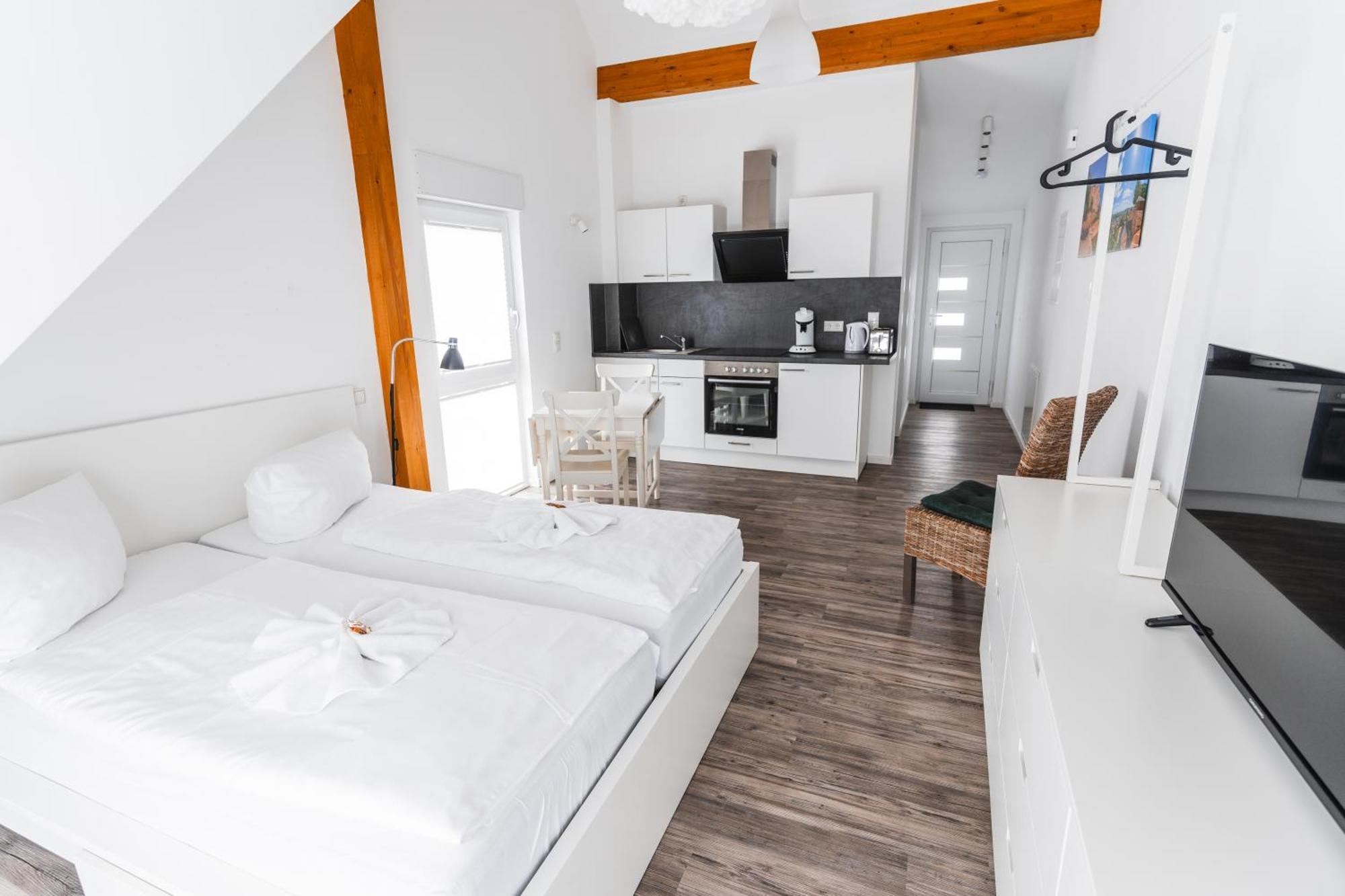 Hotel Apartments Restaurant Cala Luna Marburg Экстерьер фото