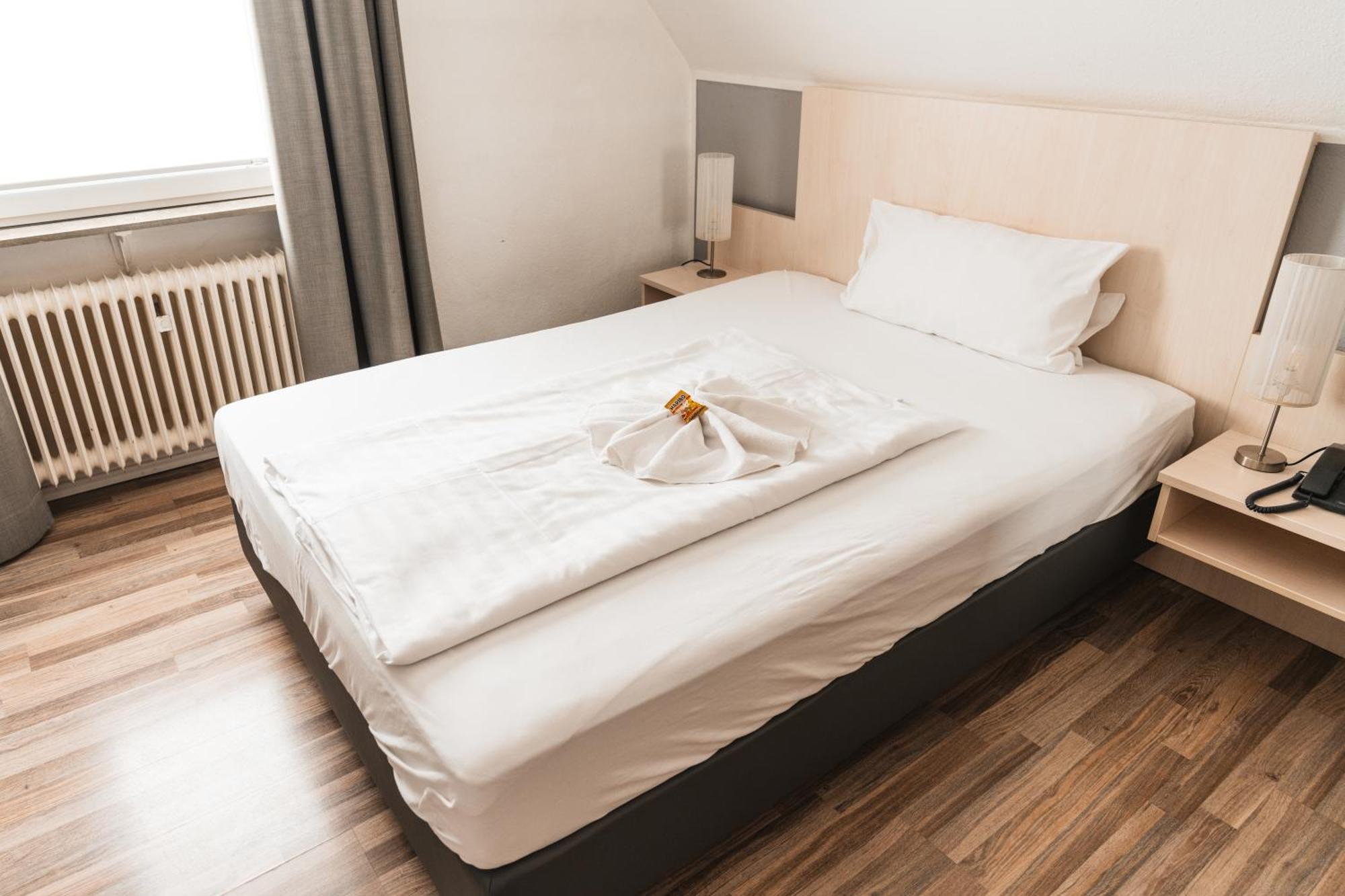 Hotel Apartments Restaurant Cala Luna Marburg Экстерьер фото