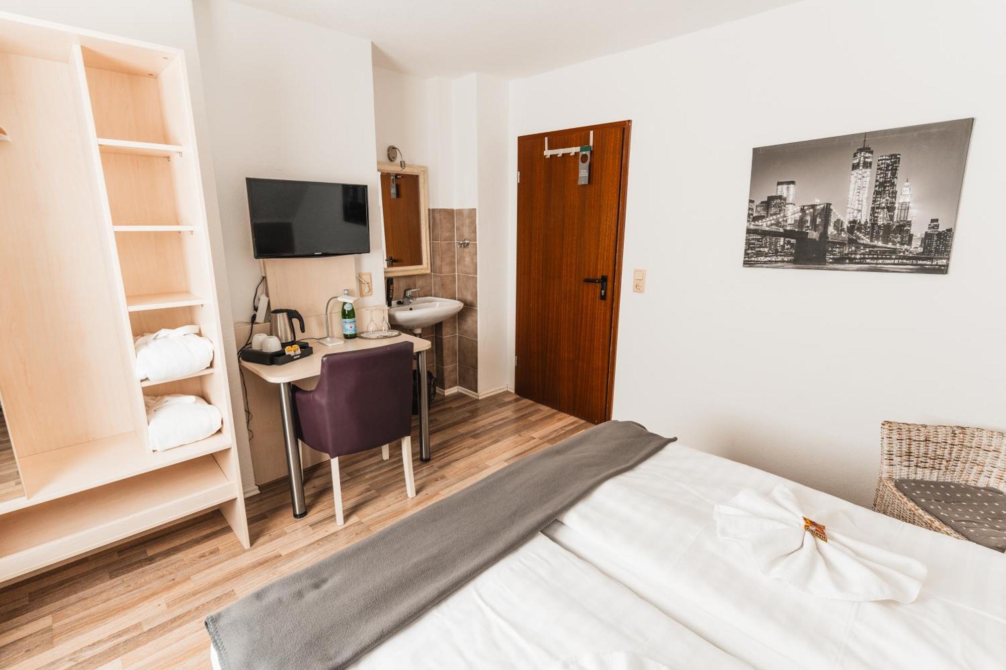 Hotel Apartments Restaurant Cala Luna Marburg Экстерьер фото
